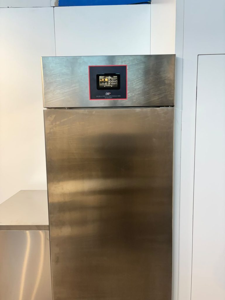 Armadio fermalievitazione showroom fiera